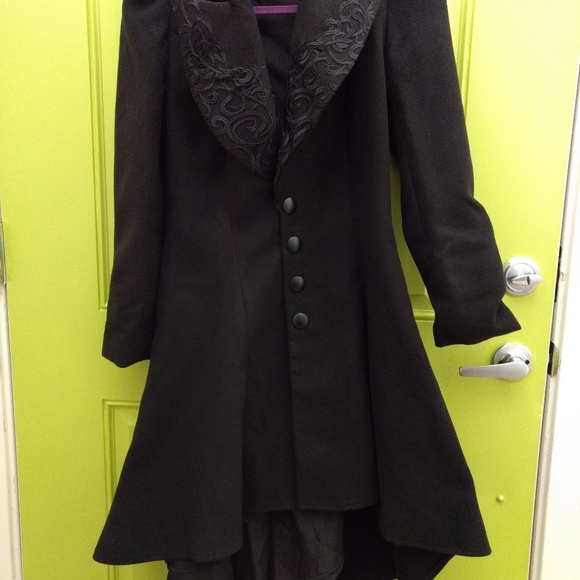 High-low fitted winter coat. - Picture 3 of 6